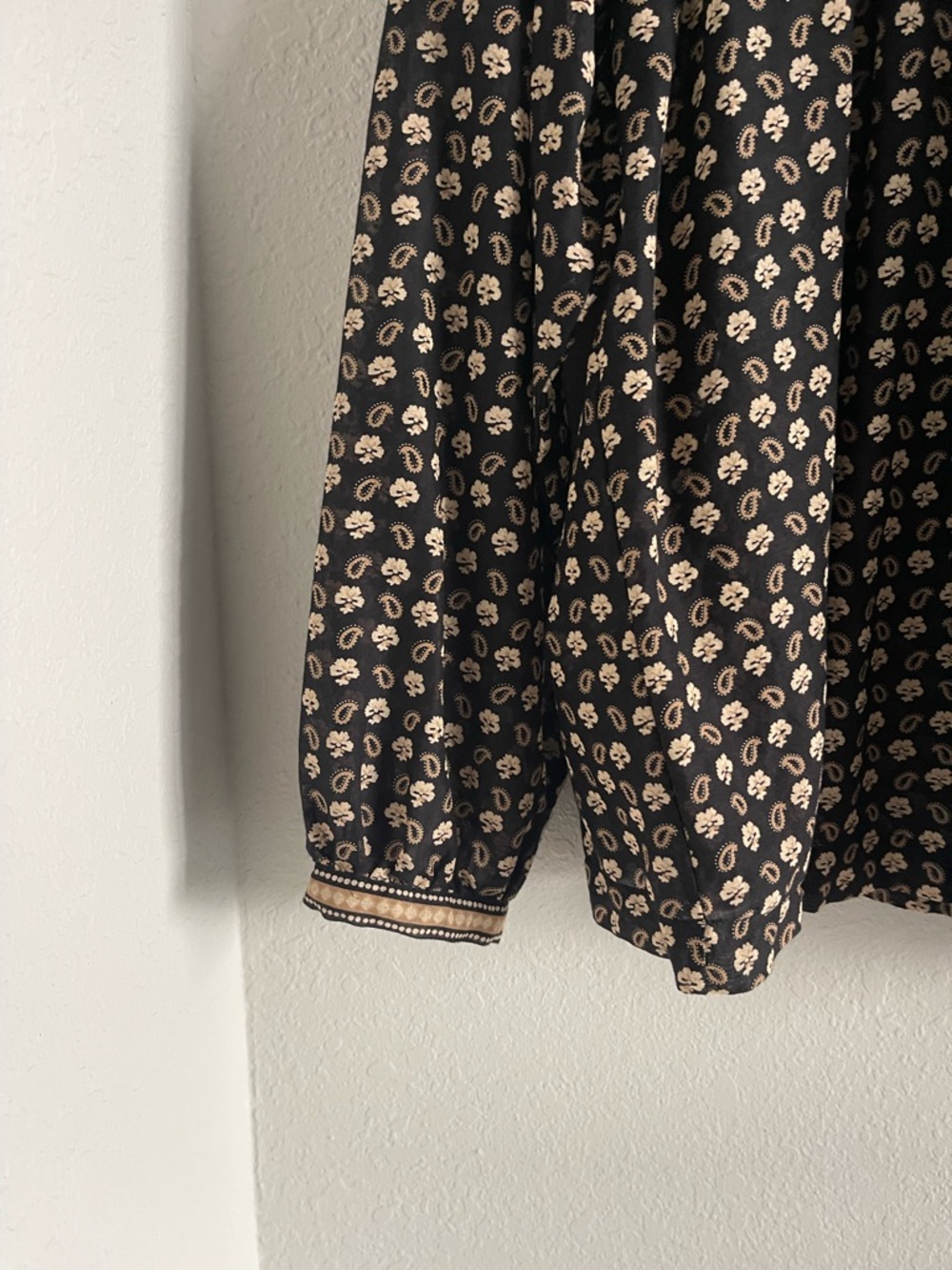 Doen Black with Cream Accents Tie-Neck Peasant Blouse - Picture 8 of 14